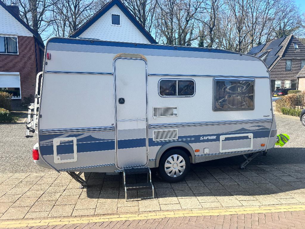 Fendt Saphir QF 420 - Incl. Stallingplaats beschikbaar, Caravans en Kamperen, Caravans, Standaardzit, Luifel, 750 - 1000 kg, Particulier