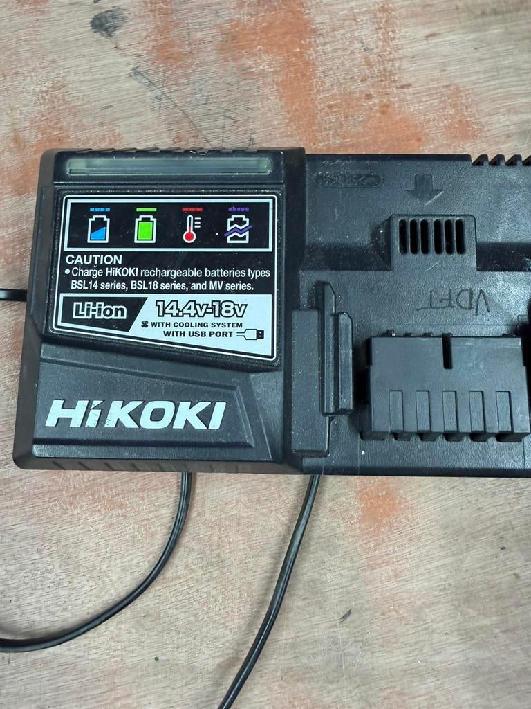 Te koop Hikoki accu lader, Ophalen, Zo goed als nieuw