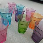 12 kleurige drinkglazen, kleurecht glas., Ophalen, Zo goed als nieuw