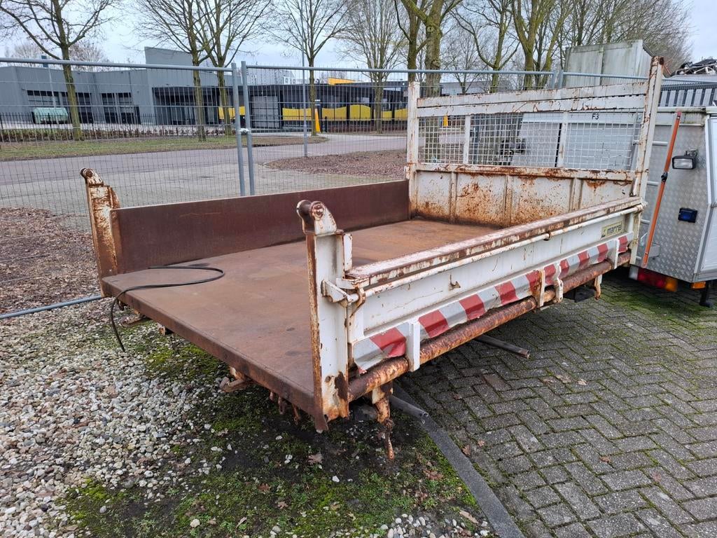 Laadbak Unimog kiepbak met kiepcilinder kieper, Auto-onderdelen, Carrosserie en Plaatwerk, Ophalen, Voor, Spatbord