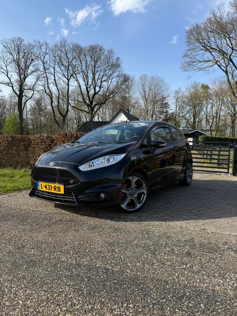 Ford Fiësta 1.6 Ecoboost 134KW/182PK 3D 2015 Zwart, Voorwielaandrijving, 1596 cc, 1063 kg, Zwart
