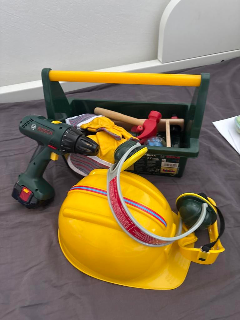 Bosch gereedschapskist met helm en boormachine, Ophalen of Verzenden, Gebruikt, Bouwen