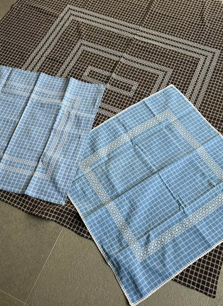 Beiersbont tafelkleed en twee dekservetten, Ophalen of Verzenden, Zo goed als nieuw, Tafelkleed of Tafelzeil