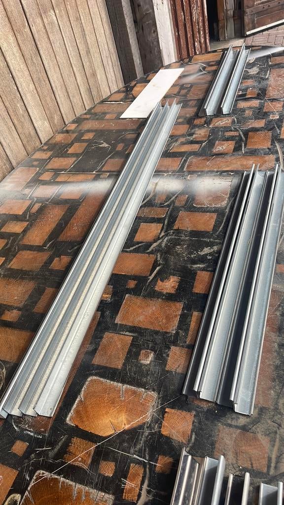 Kewlox vier hoekprofielen van 49,5 cm, Huis en Inrichting, Kasten | Kledingkasten, Ophalen, Gebruikt, 25 tot 50 cm, Minder dan 100 cm