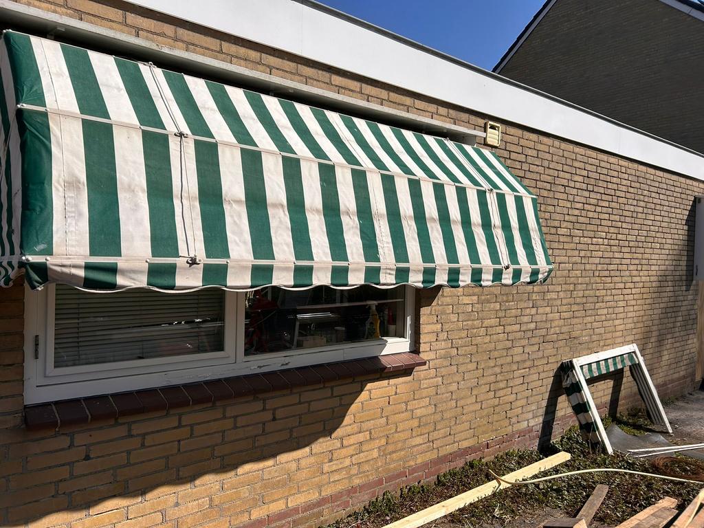 2 markiezen te koop, 300 cm of meer, Ophalen, Zo goed als nieuw, Markies