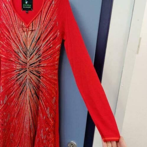 DLite knal rode 'gebreide' jurk + metallic patroon M-L 37631, Maat 38/40 (M), ., DLite, Ophalen of Verzenden