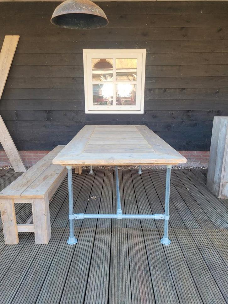 Steigerhouten tafel met stoer stalen onderstel, Huis en Inrichting, Tafels | Eettafels, Gebruikt, 50 tot 100 cm, 150 tot 200 cm