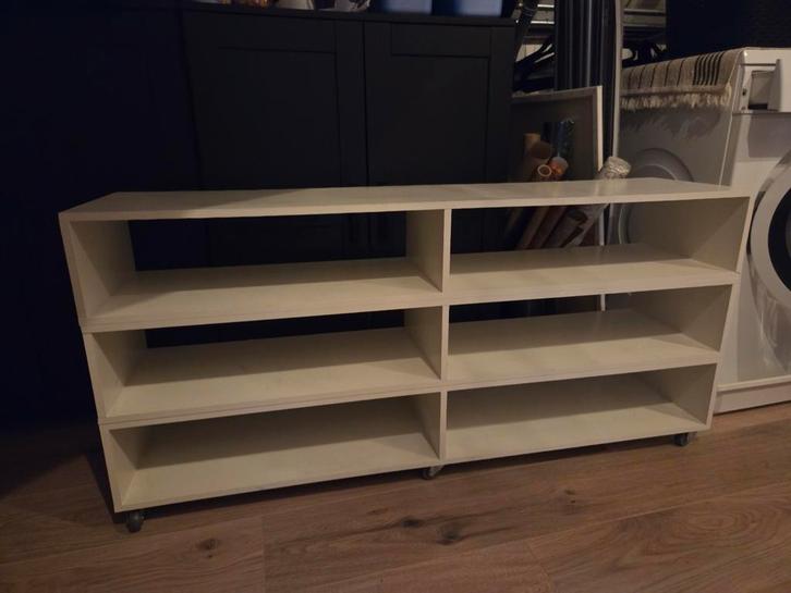 Witte kast op wieltjes, Huis en Inrichting, Kasten | Overige, Gebruikt, Ophalen