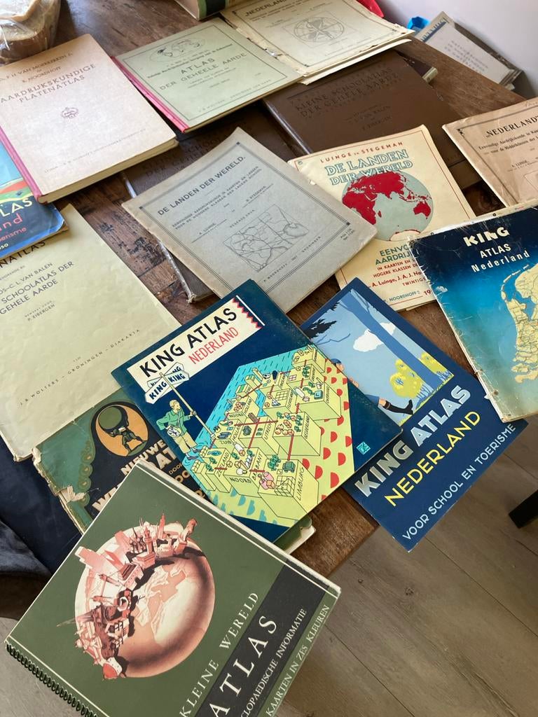 14 aardrijkskunde boeken, vanaf jaren '30, Gelezen, Overige atlassen, Ophalen of Verzenden, 1800 tot 2000