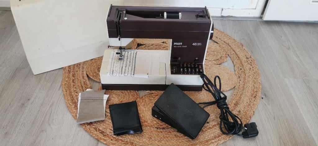Naaimachine PFAFF tipmatic 1037 Echt Leer Steeklangte 6m, Hobby en Vrije tijd, Naaimachines en Toebehoren, Ophalen of Verzenden