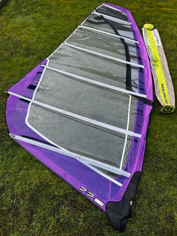 Neilpryde Hellcat 7.7 + draagtas, Watersport en Boten, Windsurfen, Zo goed als nieuw, Zeil, Met draagtas, 7 m² of meer, Ophalen of Verzenden