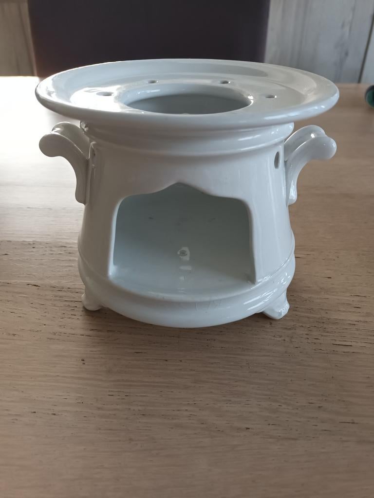 Regout wit theelicht op pootjes.Petrus Regout Maastricht, Ophalen of Verzenden, Zo goed als nieuw, Aardewerk, Overige stijlen