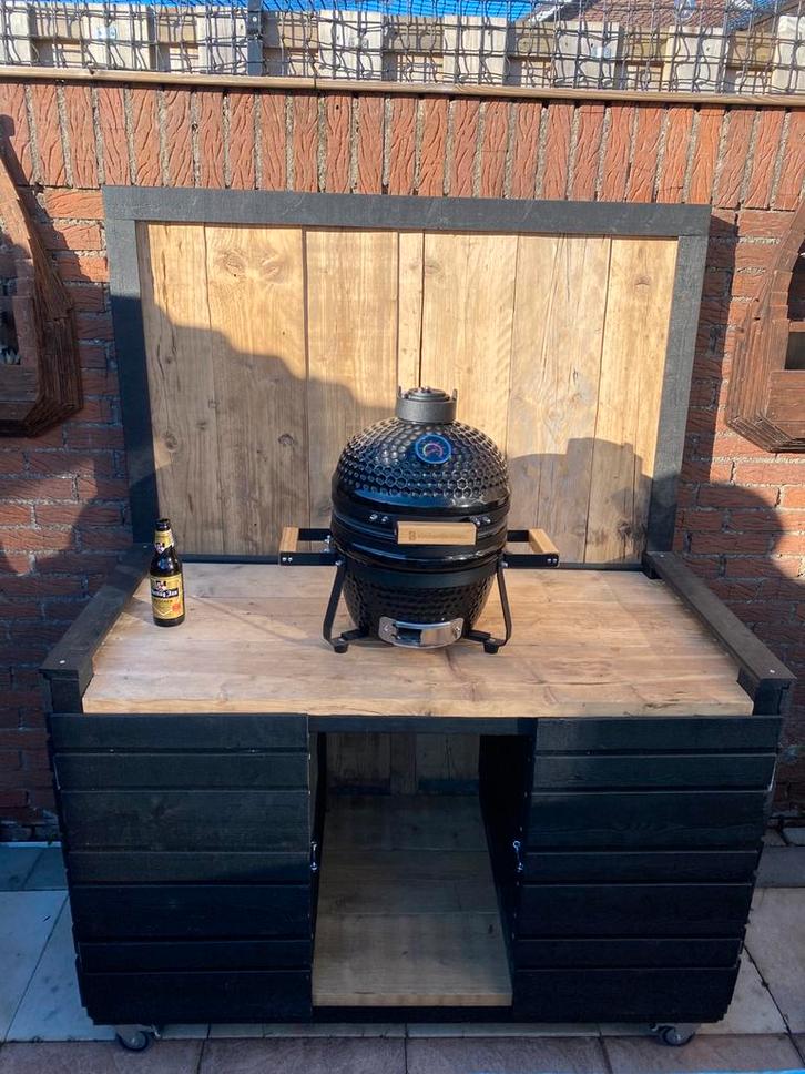 Robuuste Werkbank met Opbergruimte en Kamado BBQ Plek, Tuin en Terras, Buitenkeukens, Zo goed als nieuw, Houtskool, Vrijstaand