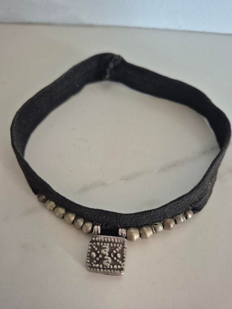 Bijzondere zilveren choker met band, Met hanger, Zwart, Ophalen of Verzenden, Zo goed als nieuw