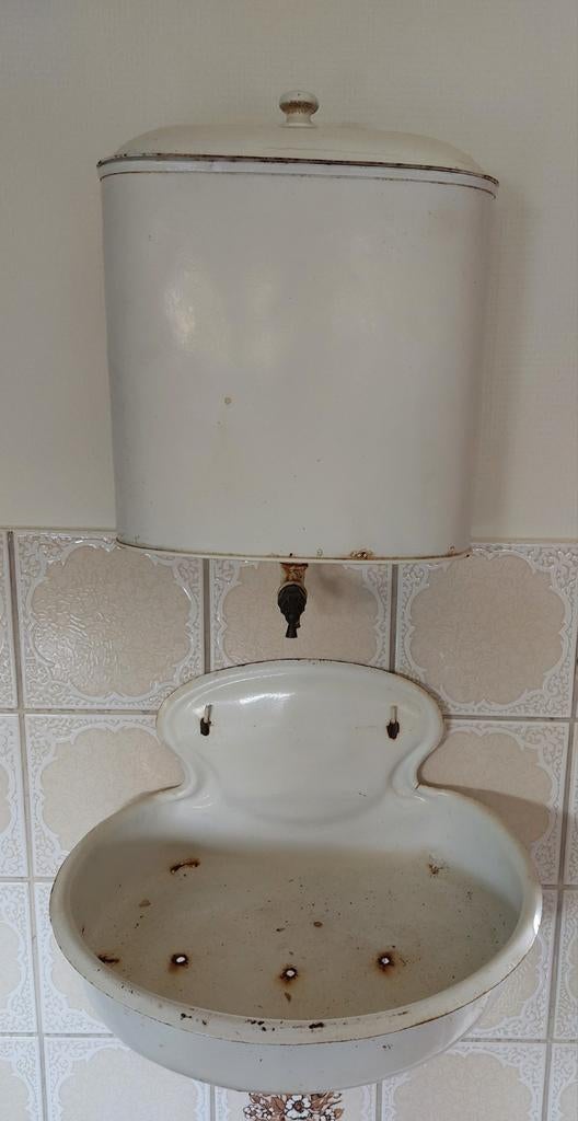 Geemailleerde waterresevoir, Ophalen