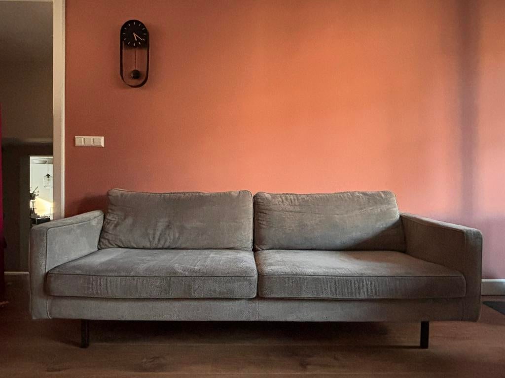 Hele nette comfortabele 2,5/3 zits bank van VT wonen be pure, Huis en Inrichting, Banken | Bankstellen, Zo goed als nieuw, Rechte bank