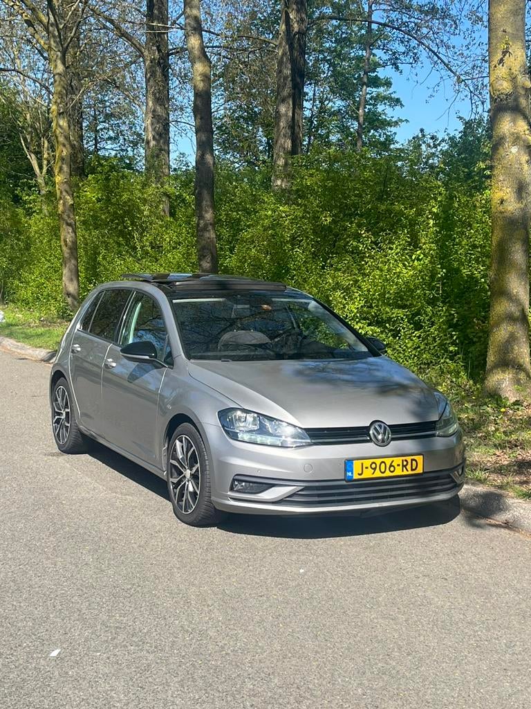 Volkswagen Golf 1.0 TSI 110pk 5D 2017 |PANO, Auto's, Bedrijf, Handgeschakeld, Golf, 3 cilinders