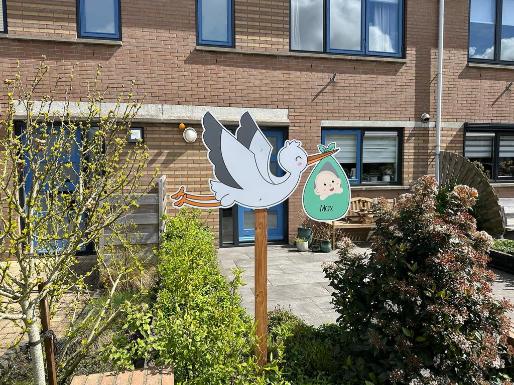Geboortebord voor tuin - vliegende ooievaar met baby Max, Ophalen, Zo goed als nieuw