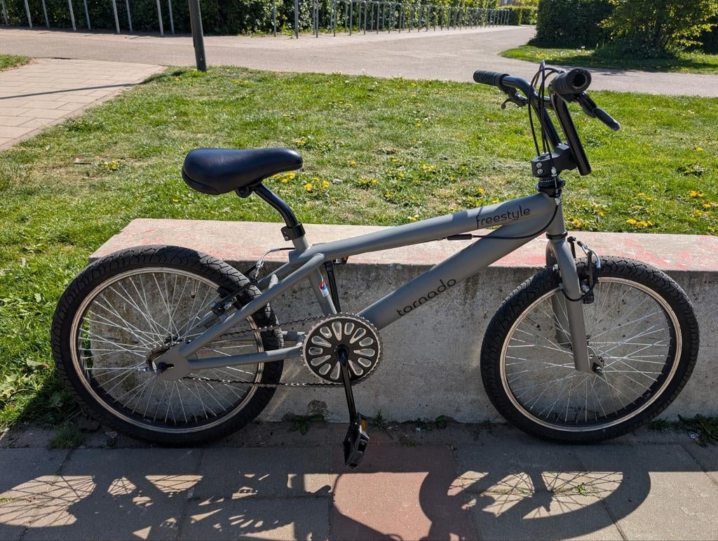 BMX Tornado Freestyle met 4 pegs, Ophalen, Gebruikt, Staal, Velgrem
