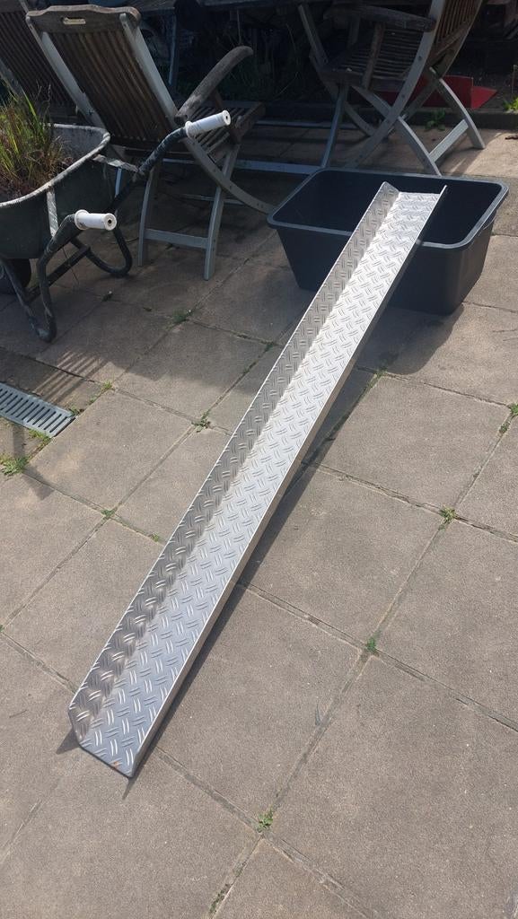 Oprijgoot motorgoot, Ophalen