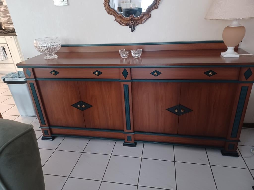 Klassiek dressoir met opvallende details, Huis en Inrichting, Kasten | Dressoirs, Ophalen, Gebruikt, Klassiek, 200 cm of meer