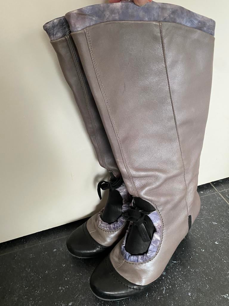DKODE GRIJZE LEDEREN LAARZEN 42, Kleding | Dames, Schoenen, Hoge laarzen, Ophalen of Verzenden, Grijs, Gedragen