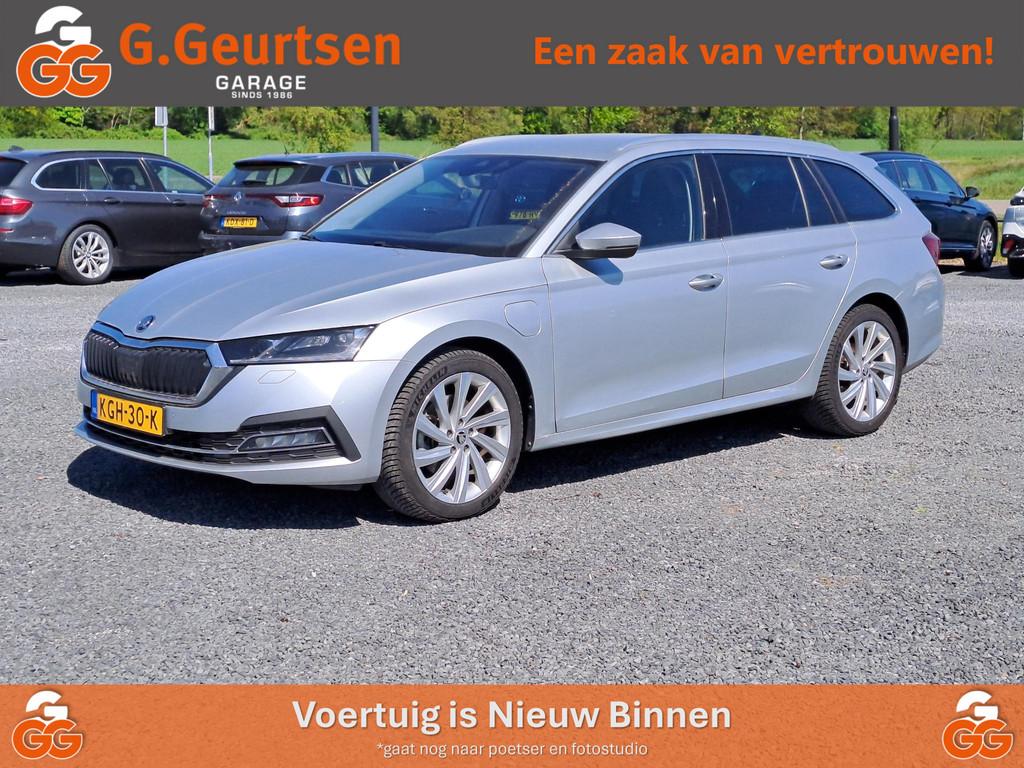 Skoda Octavia Combi 1.4 TSI iV PHEV Business Edition Panoram, Stof, Gebruikt, Euro 6, Lichtsensor