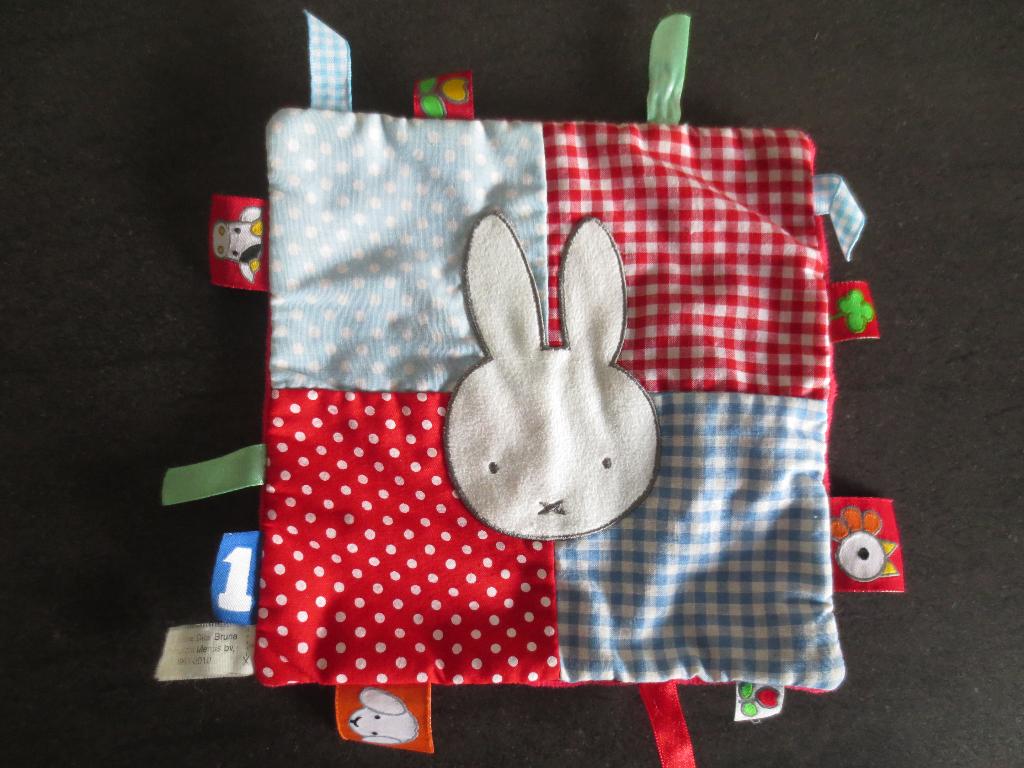 Baby - Knuffeldoekje: Nijntje met zacht fluwelen achterkant., Kinderen en Baby's, Speelgoed | Knuffels en Pluche, Overige merken