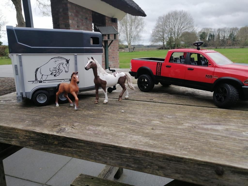 Bruder auto met paardentrailer, Ophalen