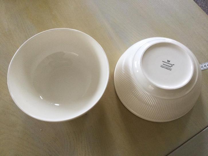 Wedgwood Windsor 2 schalen doorsnede 24cm ongebruikt, Huis en Inrichting, Keuken | Servies, Nieuw, Schaal of Schalen, Wedgwood