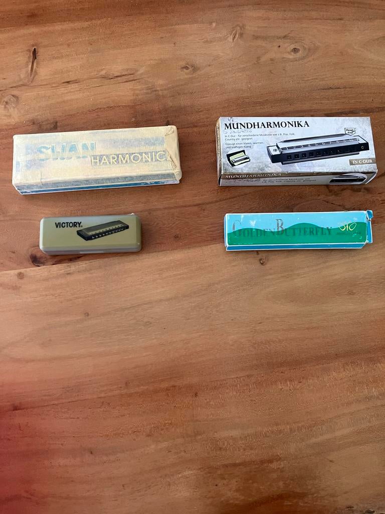 Vier mondharmonica's, waaronder Victory en Swan, Muziek en Instrumenten, Blaasinstrumenten | Mondharmonica's, Gebruikt, C-mondharmonica