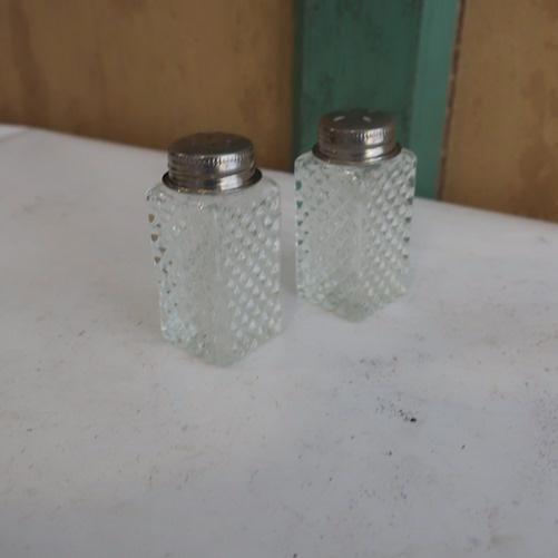 Peper & zout origineel 2 potjes glas 5,7 cm hoog SET PRIJS, Antiek en Kunst, Curiosa en Brocante, Ophalen of Verzenden