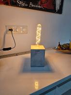 Moderne designlamp met betonvoet, Ophalen