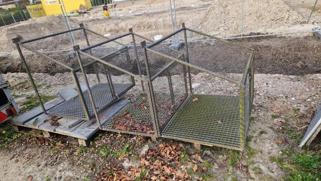 3 buitenhokken om aan duivenhok te monteren