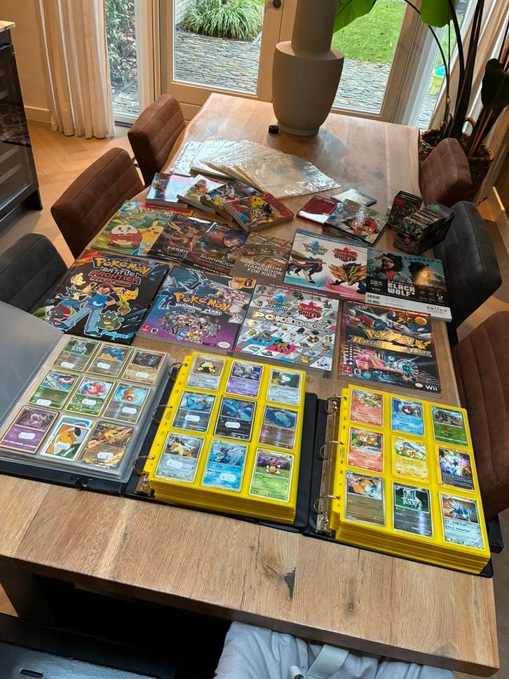 Grote verzamling Pokémon kaarten en oude spullen, Hobby en Vrije tijd, Verzamelkaartspellen | Pokémon, Zo goed als nieuw, Ophalen of Verzenden
