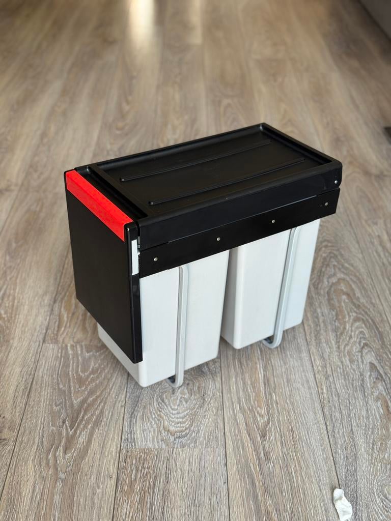 Franke waste bins in slide / prullenbakken, Kunststof, Ophalen of Verzenden, Minder dan 50 cm, 20 tot 30 liter