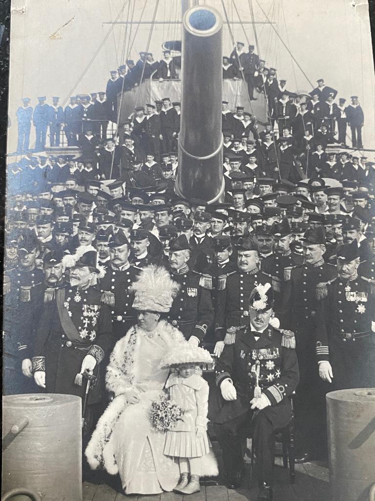 De kon. familie aan boord van de Heemskerck (mei 1912), Ophalen of Verzenden, Zo goed als nieuw, Nederland, Kaart, Foto of Prent