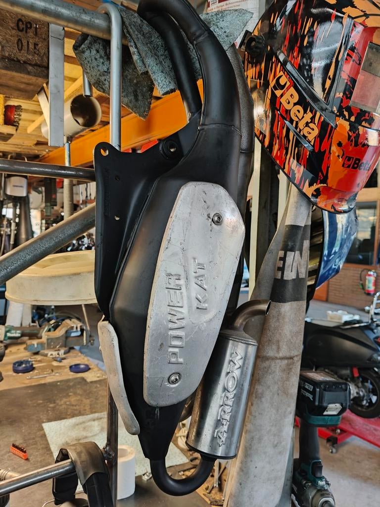 Yamaha jog r / aerox uitlaat arrow power kat, Fietsen en Brommers, Scooters | Yamaha, Ophalen of Verzenden, Zo goed als nieuw