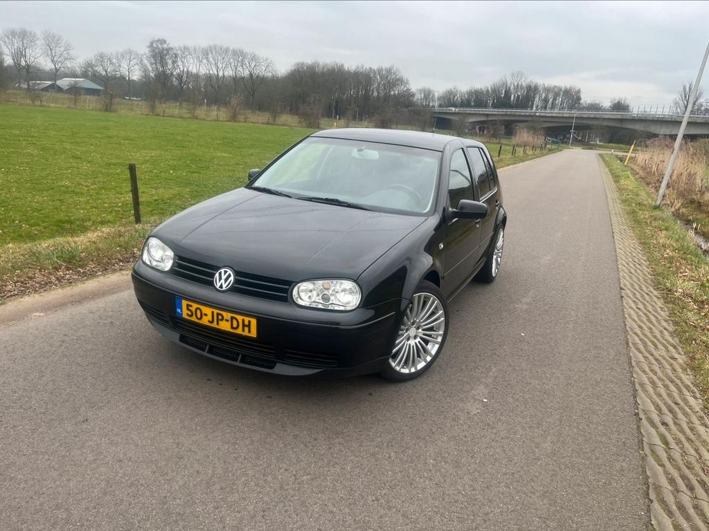 Volkswagen Golf 2.3 V5 170PK AUT 2002 Zwart NIEUWE APK, Auto's, Zwart, Leder en Stof, Zwart, 650 kg