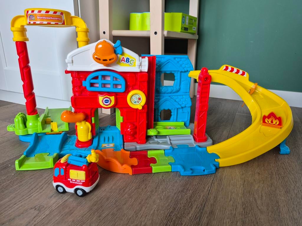 VTech Toet Toet Auto's Brandweerkazerne, Kinderen en Baby's, Speelgoed | Vtech, Ophalen, Zo goed als nieuw, 2 tot 4 jaar