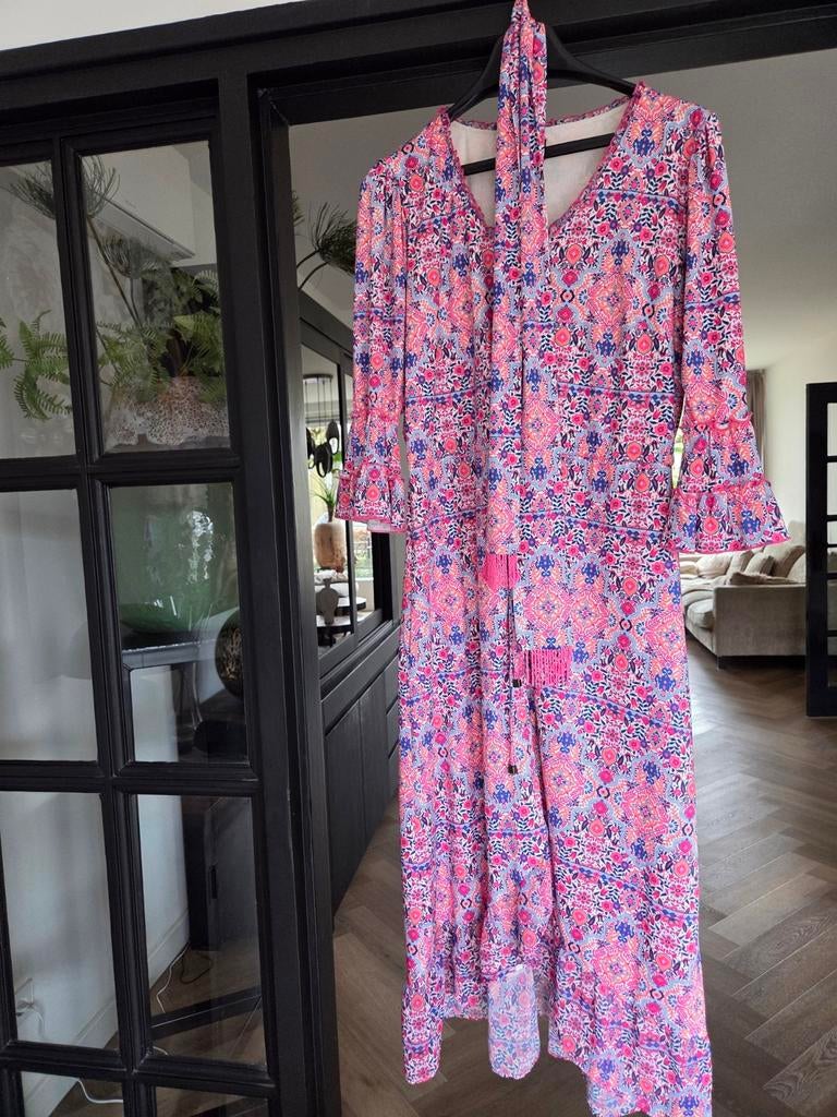Zomerse jurk met kleurrijke print en sjaal, Maat 38/40 (M), Ophalen of Verzenden, Roze, Onder de knie