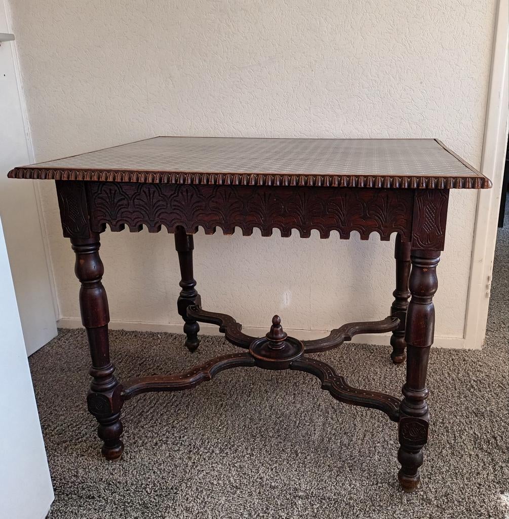 Antieke stijl tafel met houtsnijwerk, Ophalen of Verzenden