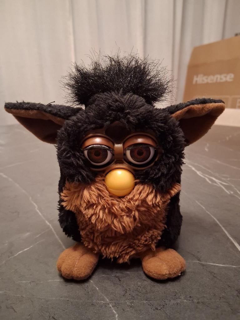 Bruine Furby - Werkt niet, voor de handige verzamelaar, Kinderen en Baby's, Speelgoed | Knuffels en Pluche, Ophalen of Verzenden