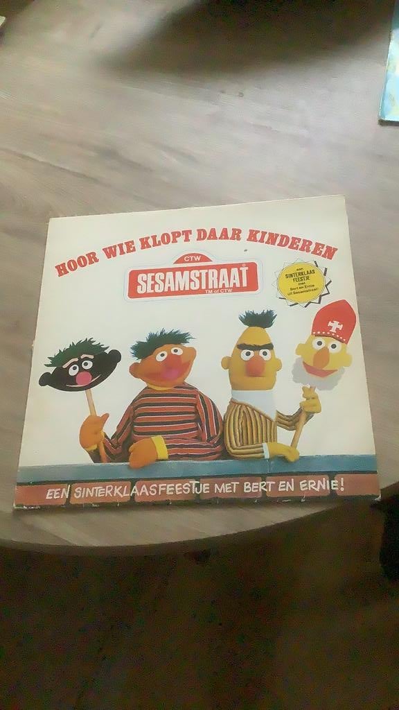 Vinyl LP Sesamstraat Bert & Ernie Een Sinterklaas Feestje, Cd's en Dvd's, Vinyl | Kinderen en Jeugd, Ophalen, Gebruikt, Educatief
