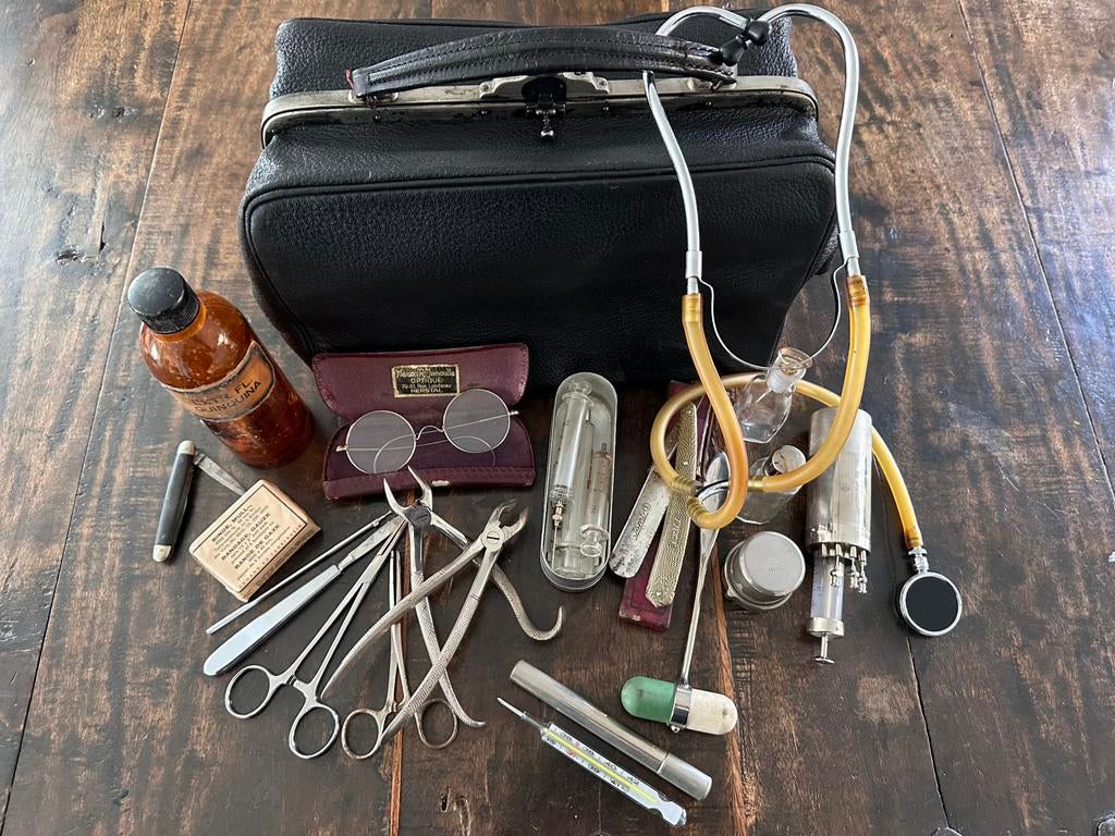 Dokterstas Belgische Arts te Congo 1930 +  instrumentarium, Ophalen of Verzenden