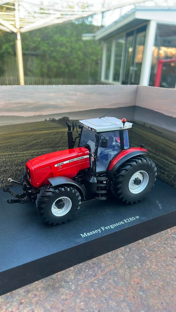 UH Massey Ferguson 8280 Powercontrol, Ophalen of Verzenden, Zo goed als nieuw, Tractor of Landbouw, Universal Hobbies