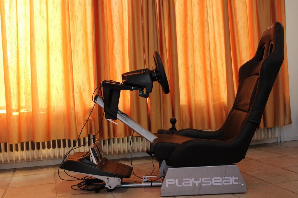 Dikke Racing SET PlaySeat + LogiTech G29 met schakelaar, Spelcomputers en Games, Spelcomputers | Sony PlayStation Consoles | Accessoires