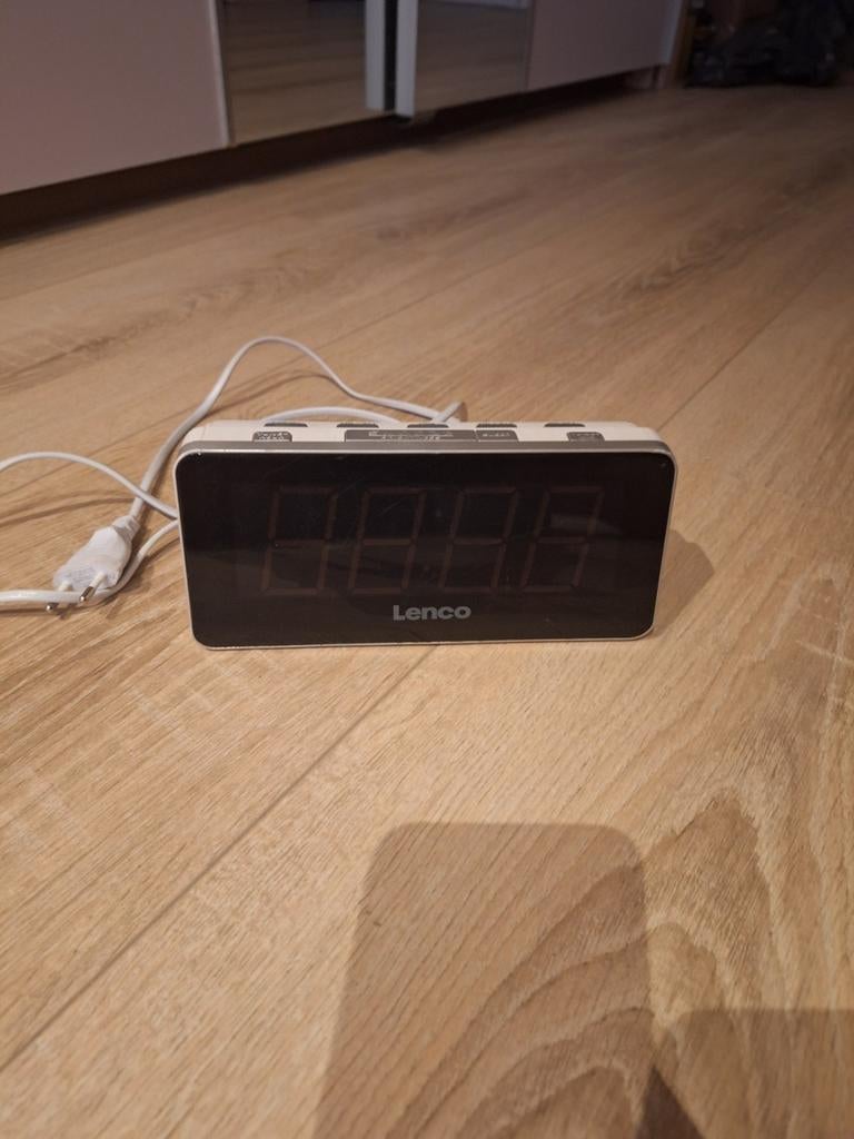 Wekker met twee wekkers en een radio, Witgoed en Apparatuur, Wekkers, Ophalen, Zo goed als nieuw