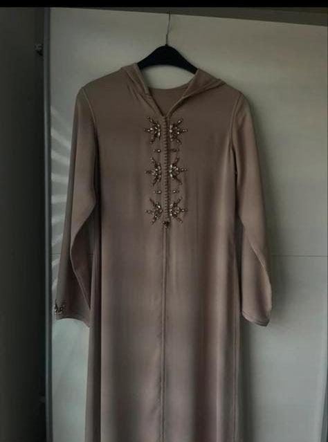 Jeleba, Kleding | Dames, Maat 38/40 (M), Beige, Ophalen of Verzenden, Gedragen