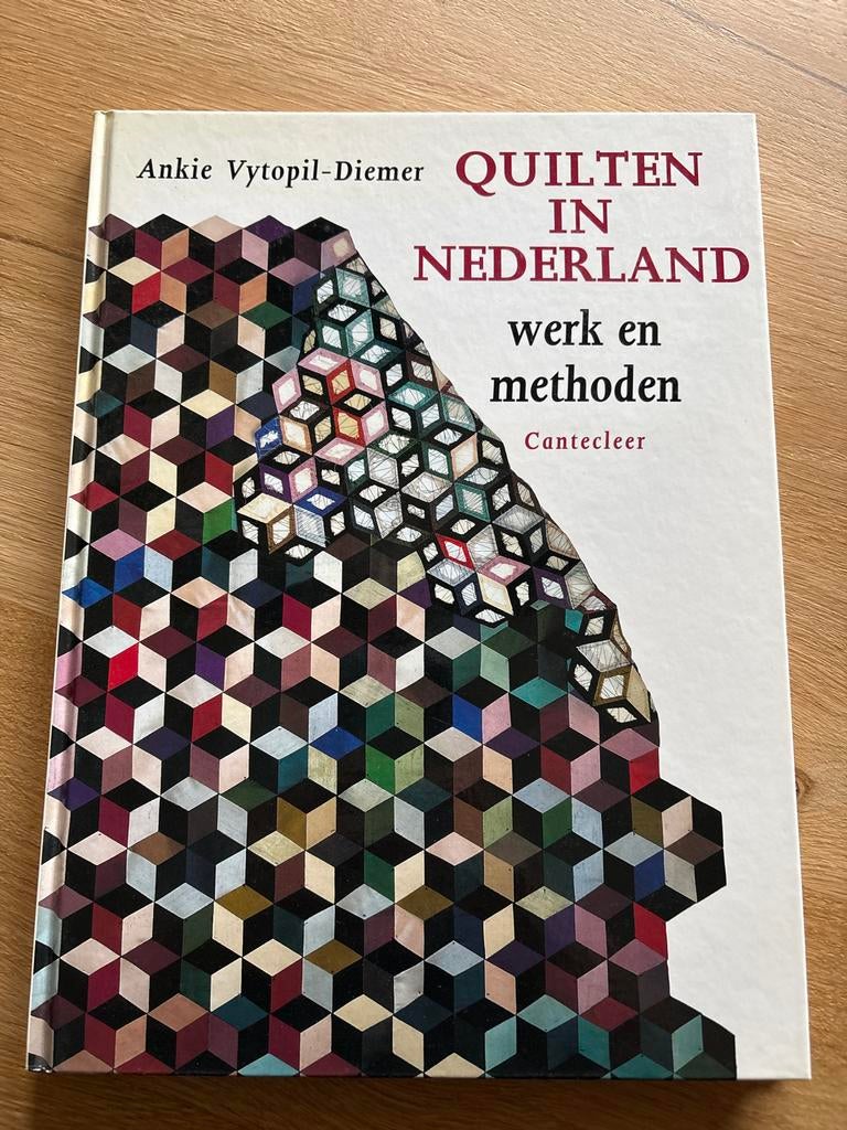 Handwerkboek Quilten in Nederland, Boeken, Hobby en Vrije tijd, Ophalen of Verzenden, Gelezen, Borduren en Naaien
